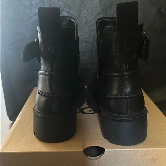 UGG Black Boots Classic Comfort - Picture 7 of 11